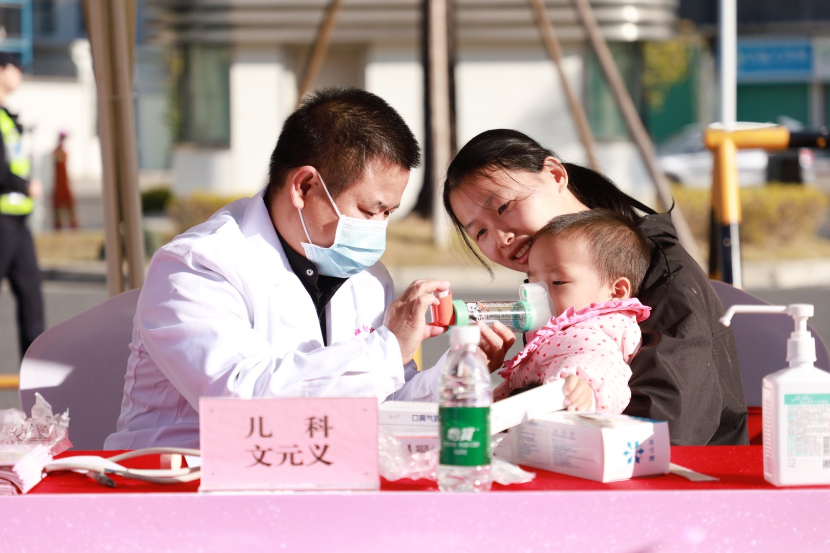 5 “育见南粤”生育力保护直通车深入基层为群众义诊.jpg